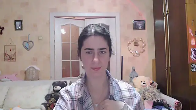 Snapshot of INELIKA chatting on 11.17.25 INELIKA online show from 11.17.25