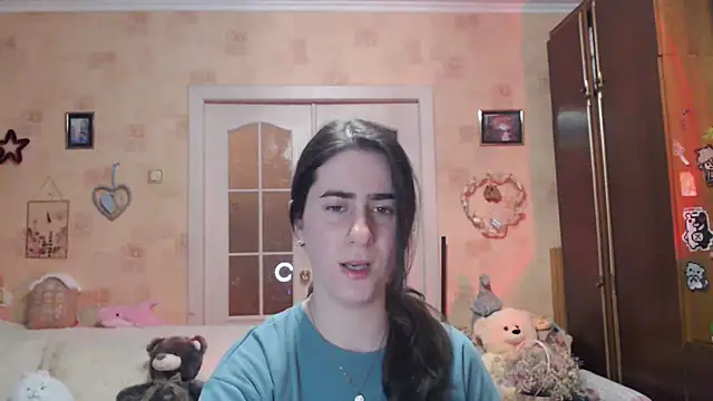 Snapshot of INELIKA chatting on 11.20.25 INELIKA online show from 11.20.25