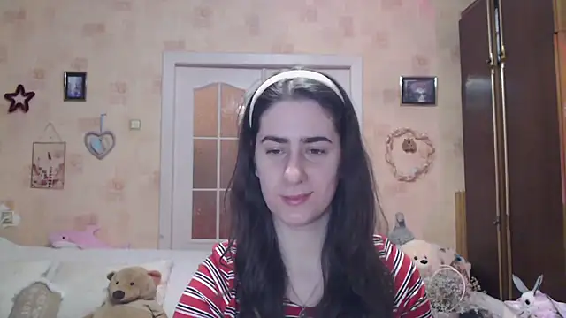 Snapshot of INELIKA chatting on 11.27.25 INELIKA online show from 11.27.25