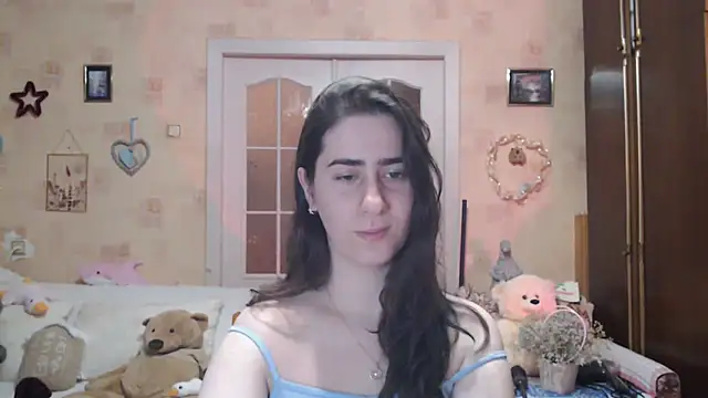 Snapshot of INELIKA chatting on 11.28.25 INELIKA online show from 11.28.25