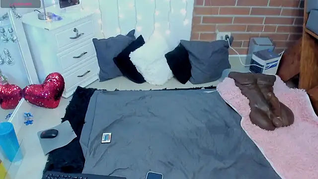 Snapshot of merida_blue_ chatting on 01.15.25 merida blue online show from 01.15.25