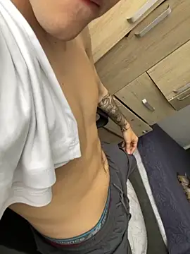 Snapshot of buoh23 chatting on 11.25.25 buoh23 online show from 11.25.25