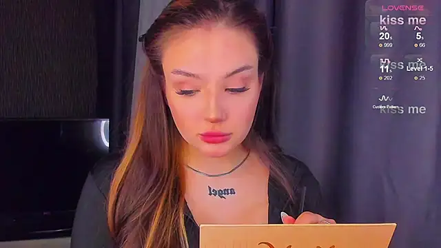 Snapshot of little_m0use chatting on 03.22.25 little m0use online show from 03.22.25