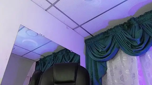 Snapshot of Stuart_Boy_ chatting on 12.24.24 Stuart Boy  online show from 12.24.24