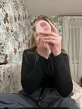 Snapshot of adel_secret chatting on 05.17.26 adel secret online show from 05.17.26