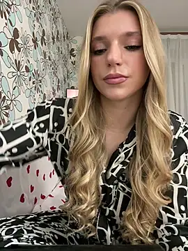 Snapshot of adel_secret chatting on 05.28.26 adel secret online show from 05.28.26