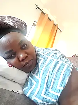 Snapshot of KINKYGIRL30 chatting on 02.14.25 KINKYGIRL30 online show from 02.14.25