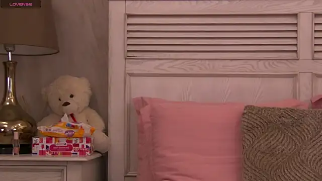 Snapshot of GinaMence chatting on 02.16.25 GinaMence online show from 02.16.25