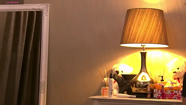 Snapshot of GinaMence chatting on 02.27.25 GinaMence online show from 02.27.25