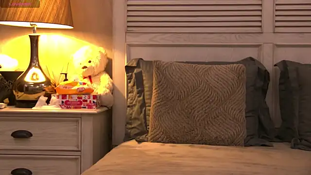 Snapshot of GinaMence chatting on 03.01.25 GinaMence online show from 03.01.25