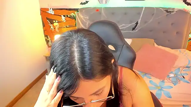 Snapshot of Latin_Rachell3 chatting on 10.18.25 Latin Rachell3 online show from 10.18.25
