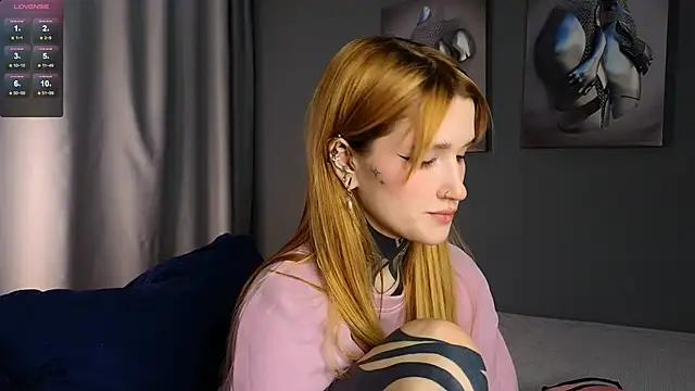 Snapshot of SophieInkk chatting on 02.13.25 SophieInkk online show from 02.13.25