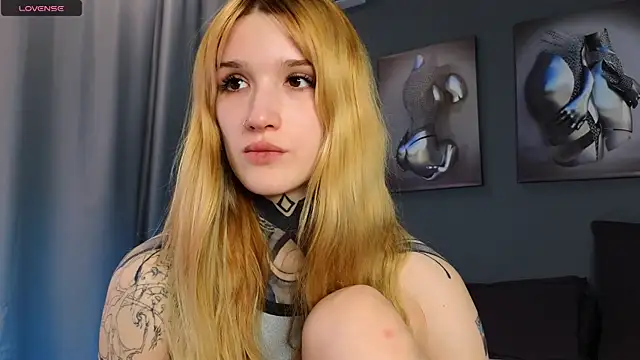 Snapshot of SophieInkk chatting on 03.03.25 SophieInkk online show from 03.03.25