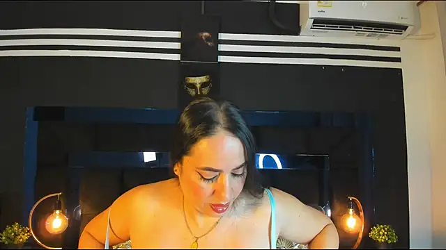 MayraVegas online show from 12.17.24