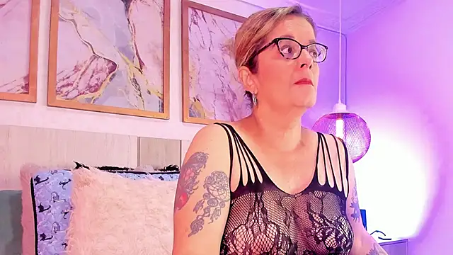 ValeryHart1 online show from 02.04.25