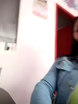 tiffani  love online show from 11.22.25