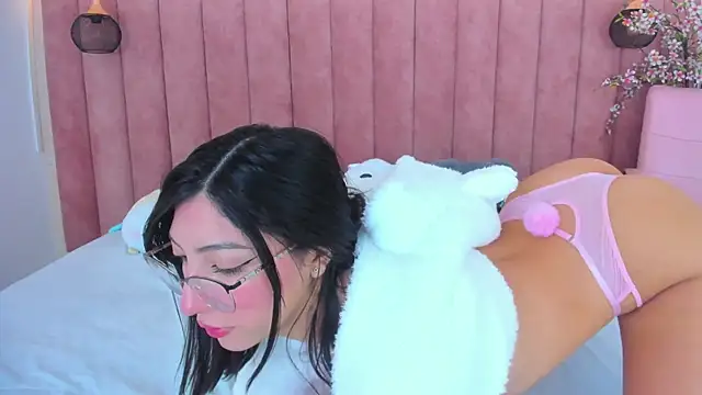 MarianaBranzz online show from 02.12.25