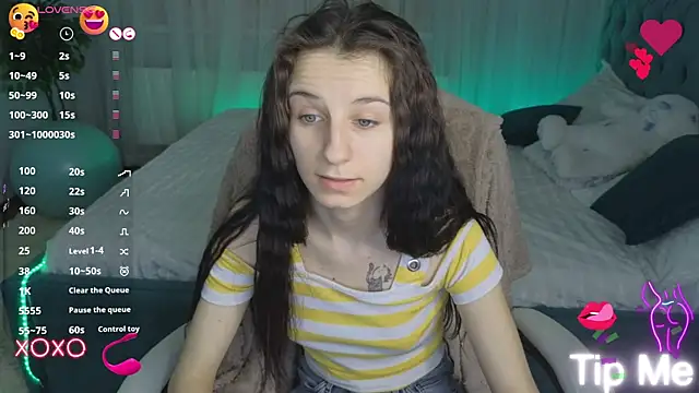 Snapshot of _Nika_Kik chatting on 02.17.25 Nika Kik online show from 02.17.25