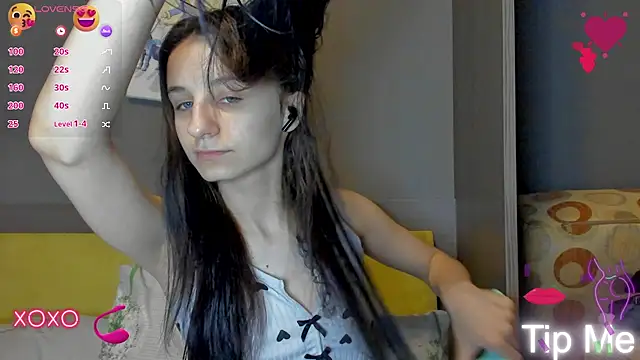 Snapshot of _Nika_Kik chatting on 03.04.25 Nika Kik online show from 03.04.25