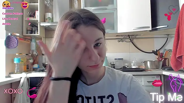 Snapshot of _Nika_Kik chatting on 03.07.25 Nika Kik online show from 03.07.25