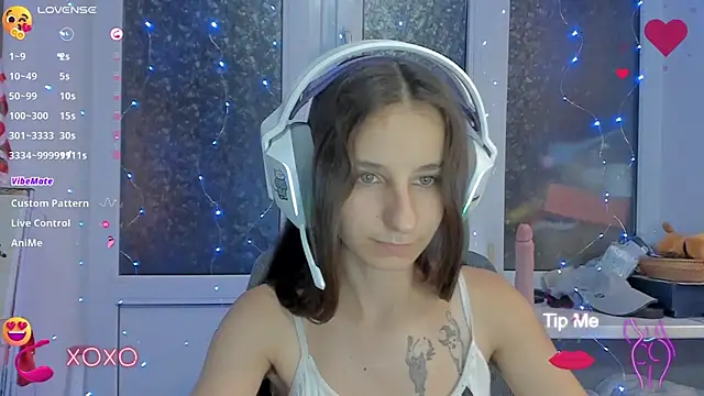 Snapshot of _Nika_Kik chatting on 09.10.25 Nika Kik online show from 09.10.25