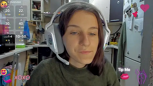 Snapshot of _Nika_Kik chatting on 09.25.25 Nika Kik online show from 09.25.25