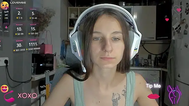 Snapshot of _Nika_Kik chatting on 10.01.25 Nika Kik online show from 10.01.25