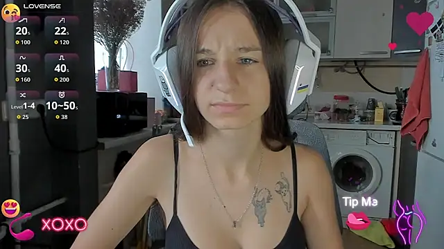 Snapshot of _Nika_Kik chatting on 10.07.25 Nika Kik online show from 10.07.25