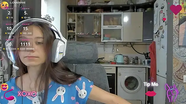 Snapshot of _Nika_Kik chatting on 10.10.25 Nika Kik online show from 10.10.25