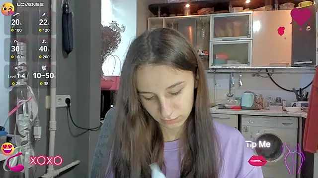 Snapshot of _Nika_Kik chatting on 10.12.25 Nika Kik online show from 10.12.25