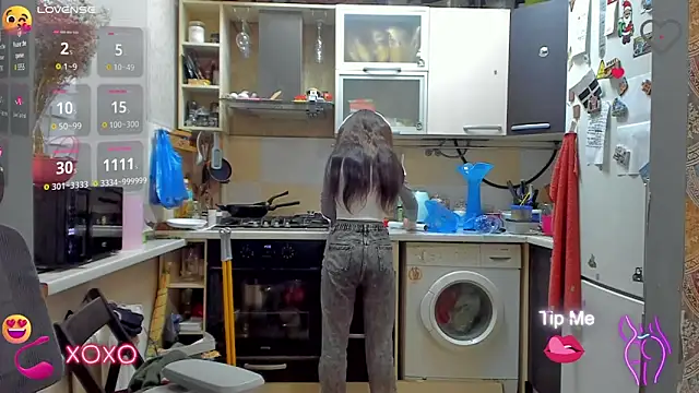 Snapshot of _Nika_Kik chatting on 10.14.25 Nika Kik online show from 10.14.25