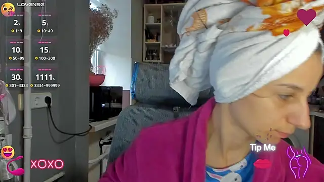 Snapshot of _Nika_Kik chatting on 10.15.25 Nika Kik online show from 10.15.25