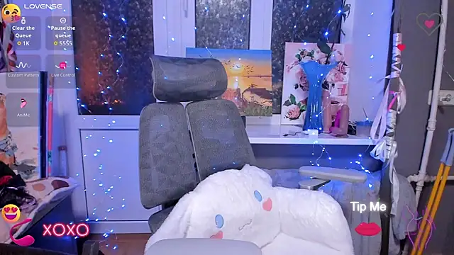 Snapshot of _Nika_Kik chatting on 10.23.25 Nika Kik online show from 10.23.25