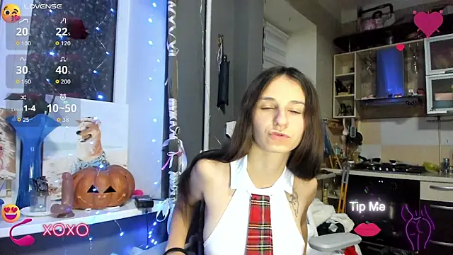 Snapshot of _Nika_Kik chatting on 10.30.25 Nika Kik online show from 10.30.25