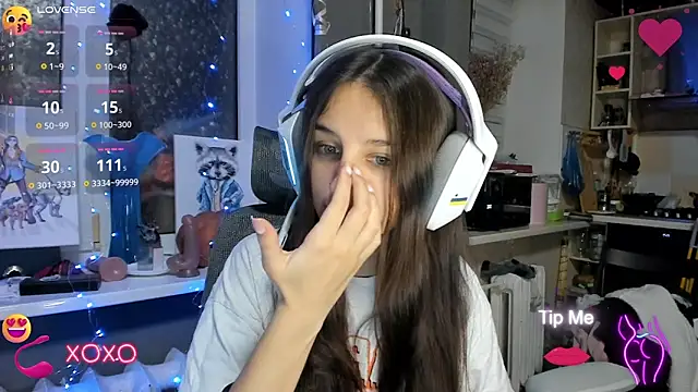 Snapshot of _Nika_Kik chatting on 11.05.25 Nika Kik online show from 11.05.25