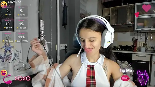 Snapshot of _Nika_Kik chatting on 11.11.25 Nika Kik online show from 11.11.25