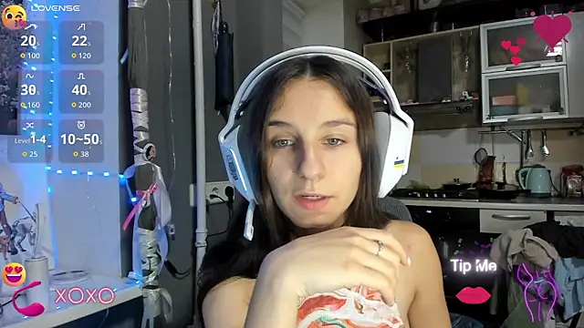 Snapshot of _Nika_Kik chatting on 11.12.25 Nika Kik online show from 11.12.25