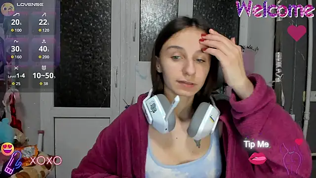 Snapshot of _Nika_Kik chatting on 11.23.25 Nika Kik online show from 11.23.25