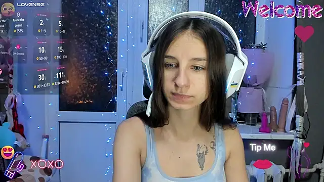 Snapshot of _Nika_Kik chatting on 11.24.25 Nika Kik online show from 11.24.25