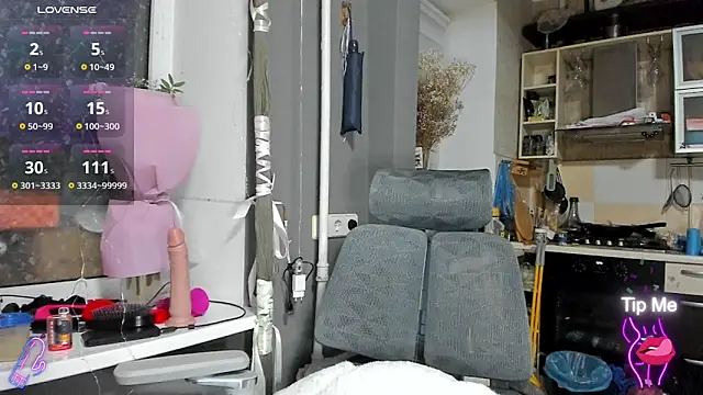 Snapshot of _Nika_Kik chatting on 11.29.25 Nika Kik online show from 11.29.25