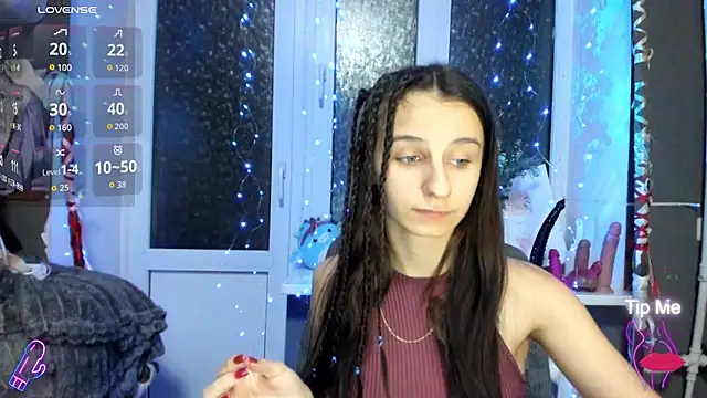 Snapshot of _Nika_Kik chatting on 12.13.25 Nika Kik online show from 12.13.25