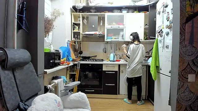 Snapshot of _Nika_Kik chatting on 12.15.25 Nika Kik online show from 12.15.25