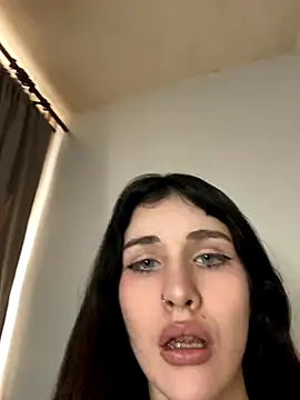 Snapshot of CherryCrystall chatting on 10.08.25 CherryCrystall online show from 10.08.25