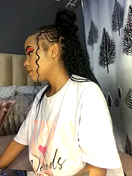 Snapshot of Nicole_Liam_ chatting on 09.30.25 Nicole Liam online show from 09.30.25