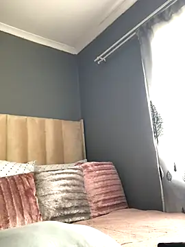 Snapshot of Nicole_Liam_ chatting on 11.08.25 Nicole Liam online show from 11.08.25