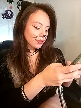 Snapshot of Kimiechanuwu chatting on 10.21.25 Kimiechanuwu online show from 10.21.25