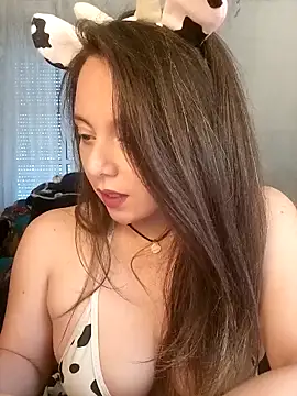 Snapshot of Kimiechanuwu chatting on 10.22.25 Kimiechanuwu online show from 10.22.25