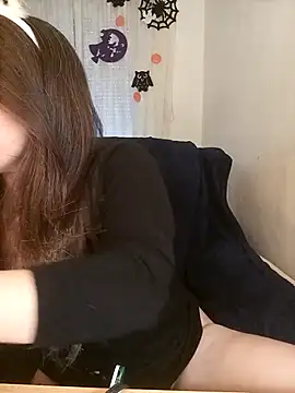 Snapshot of Kimiechanuwu chatting on 10.28.25 Kimiechanuwu online show from 10.28.25