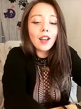 Snapshot of Kimiechanuwu chatting on 10.30.25 Kimiechanuwu online show from 10.30.25