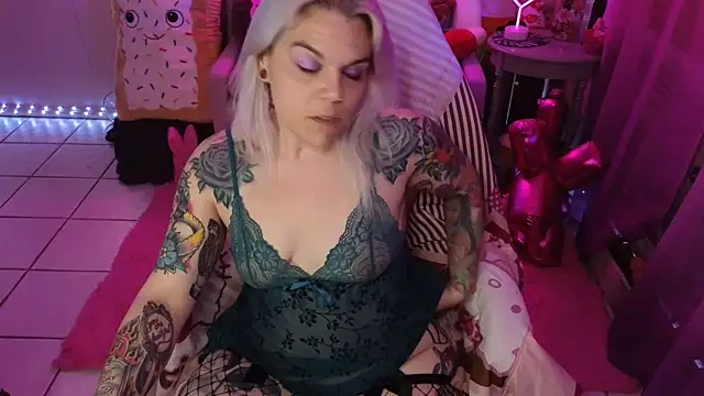 CherryBombBomb online show from 02.20.25